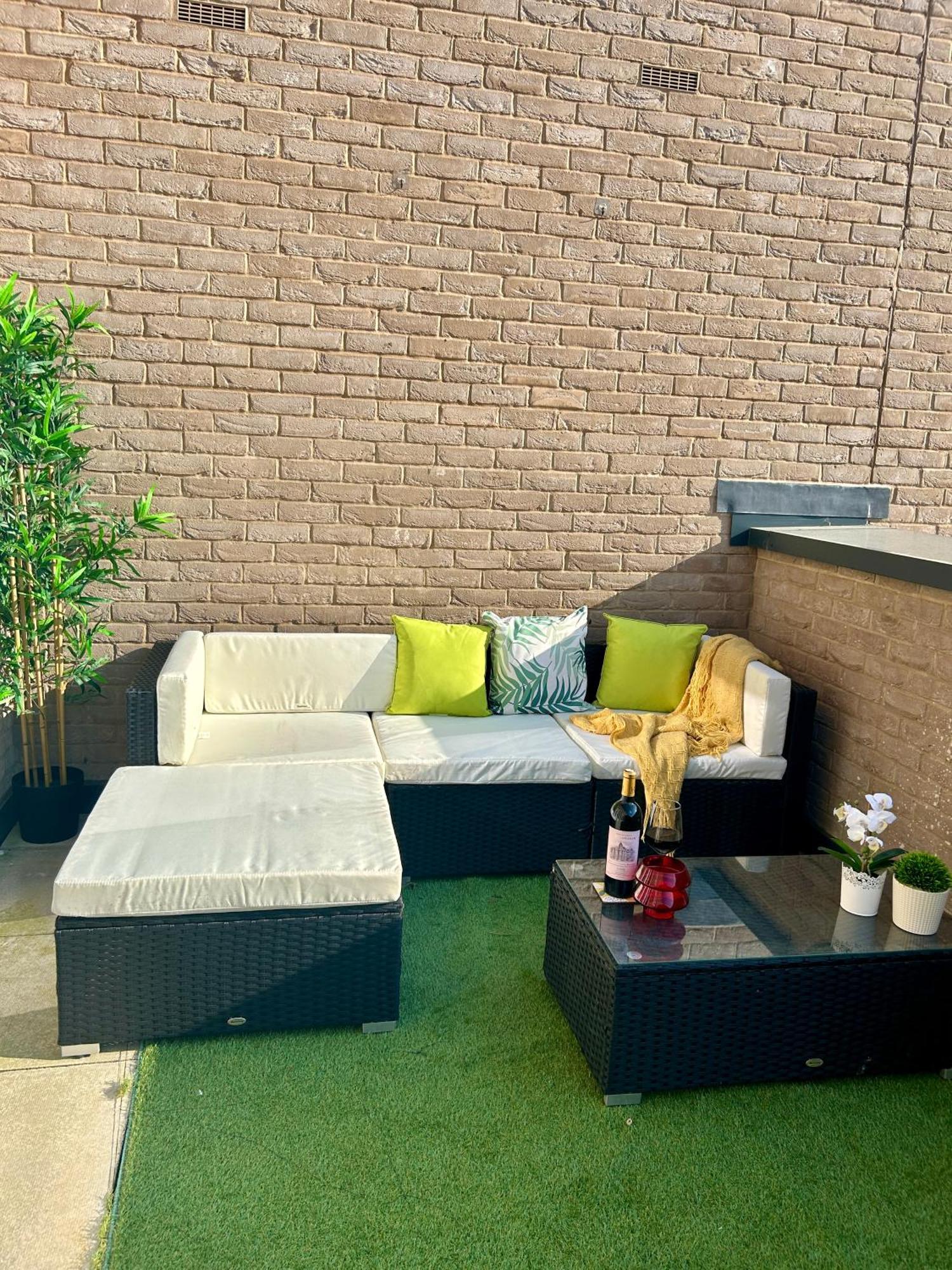 Comfortable Double Room & Single Room In Vibrant Hatfield Neighbourhood Exterior photo
